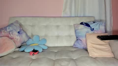 tiny_cora online show from 02-10-25, 07:49