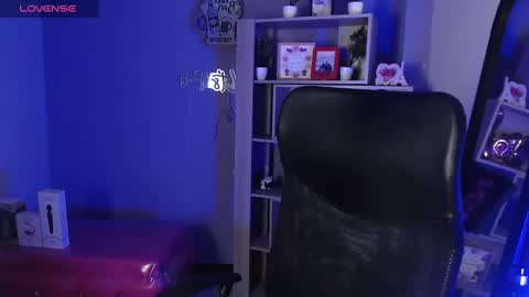tiny online show from 03-11-25, 06:32