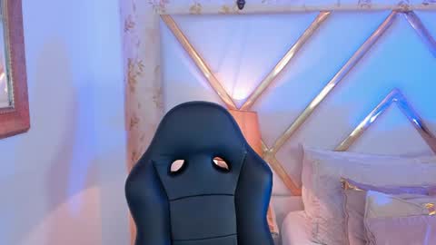 Thomm  Independent Model online show from 07-16-26, 12:49