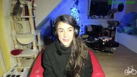 Snapshot of tiny_williams chatting on 12-20-25, 12:07 Tiny online show from 12-20-25, 12:07