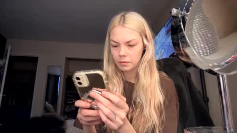 stage Kylie Sinner  brand CLITBAIT online show from 02-13-25, 11:17