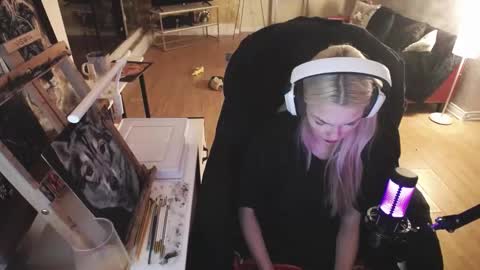 stage Kylie Sinner  brand CLITBAIT online show from 02-14-25, 10:58