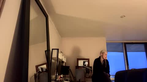 stage Kylie Sinner  brand CLITBAIT online show from 02-16-25, 09:48