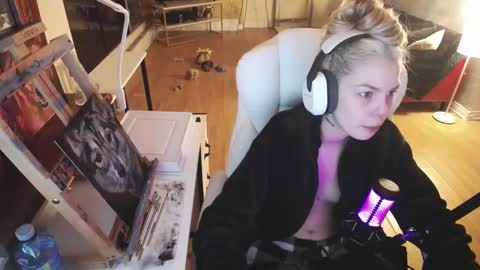 stage Kylie Sinner  brand CLITBAIT online show from 02-18-25, 03:31