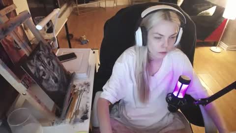 stage Kylie Sinner  brand CLITBAIT online show from 02-23-25, 01:02