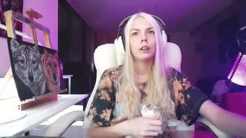 stage Kylie Sinner  brand CLITBAIT online show from 10-01-25, 04:07