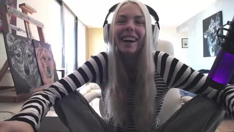 stage Kylie Sinner  brand CLITBAIT online show from 10-03-25, 04:48