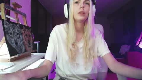 stage Kylie Sinner  brand CLITBAIT online show from 10-04-25, 04:54