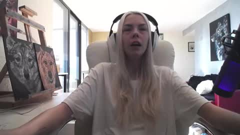 stage Kylie Sinner  brand CLITBAIT online show from 10-09-25, 06:28