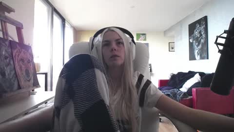 stage Kylie Sinner  brand CLITBAIT online show from 10-14-25, 01:12