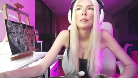 stage Kylie Sinner  brand CLITBAIT online show from 10-16-25, 07:31