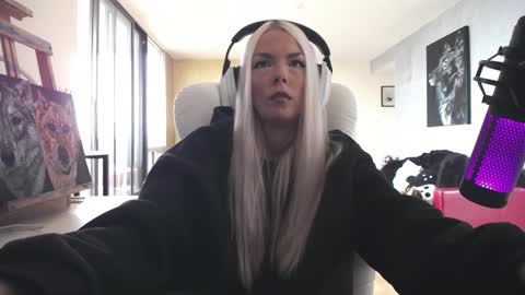 stage Kylie Sinner  brand CLITBAIT online show from 10-20-25, 03:56