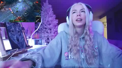 stage Kylie Sinner  brand CLITBAIT online show from 11-24-25, 11:59