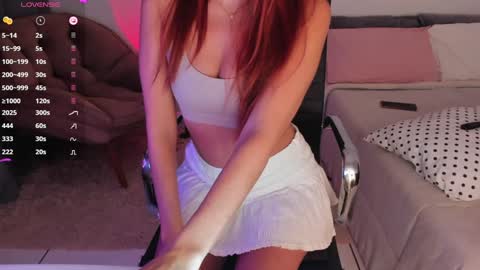 Snapshot of tinylittlesecret chatting on 01-03-25, 11:57 Giulia online show from 01-03-25, 11:57