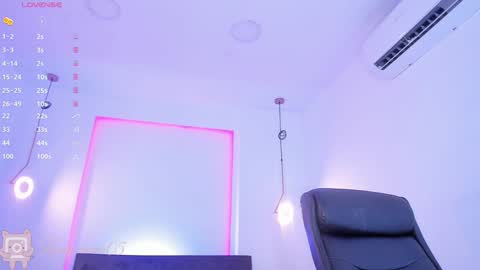 Snapshot of tinymoon_ chatting on 12-14-24, 11:29 Luna online show from 12-14-24, 11:29