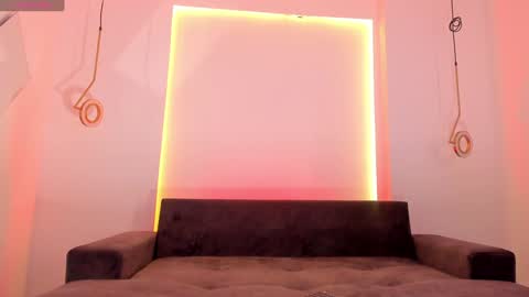 Snapshot of tinymoon_ chatting on 12-23-24, 02:07 Luna online show from 12-23-24, 02:07
