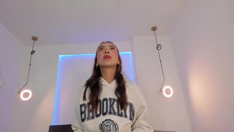 Snapshot of tinymoon_ chatting on 02-11-25, 10:37 Luna online show from 02-11-25, 10:37