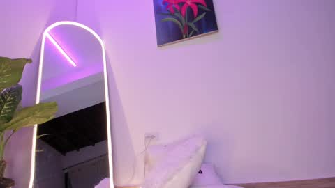 Snapshot of tinymoon_ chatting on 03-01-25, 02:26 Luna online show from 03-01-25, 02:26