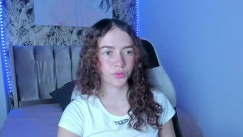 Snapshot of tinysophi chatting on 06-15-26, 04:20 tinysophi online show from 06-15-26, 04:20