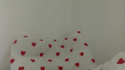 Snapshot of tinyviola chatting on 12-01-25, 09:58 Viola Sparkle online show from 12-01-25, 09:58