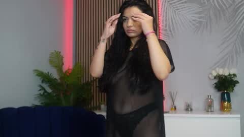 Snapshot of tinyvixen_ chatting on 10-19-25, 04:02 TinyVixen online show from 10-19-25, 04:02