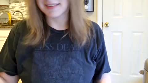 Snapshot of tinywithtiddies chatting on 03-13-26, 01:18 tinywithtiddies online show from 03-13-26, 01:18