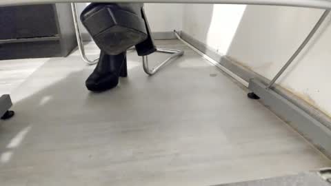 Snapshot of tired33 chatting on 11-09-25, 03:27 Anna online show from 11-09-25, 03:27