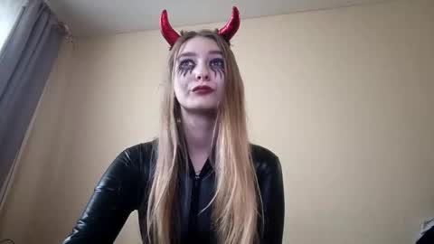 Hi Im Carry 18 years old online show from 11-12-25, 06:58