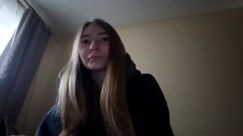 Hi Im Carry 18 years old online show from 12-18-25, 07:58