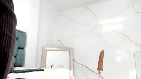 Tivizay online show from 10-15-25, 02:39