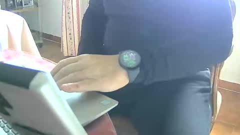 Snapshot of tobikoyuzu chatting on 01-05-25, 12:31 Tobiko online show from 01-05-25, 12:31