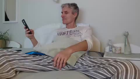 Daniel Bisexual uncut 20cm online show from 12-24-24, 02:22