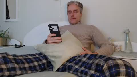 Daniel Bisexual uncut 20cm online show from 12-26-24, 03:20