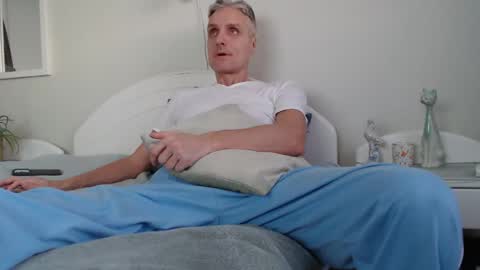 Daniel Bisexual uncut 20cm online show from 01-12-25, 02:09