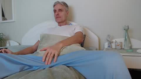 Daniel Bisexual uncut 20cm online show from 01-18-25, 02:33