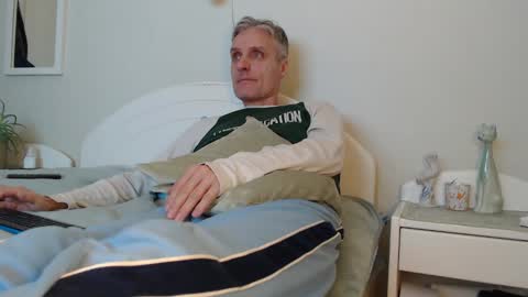 Daniel Bisexual uncut 20cm online show from 01-25-25, 04:03