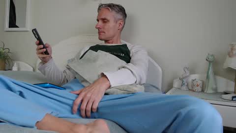 Daniel Bisexual uncut 20cm online show from 01-26-25, 08:03