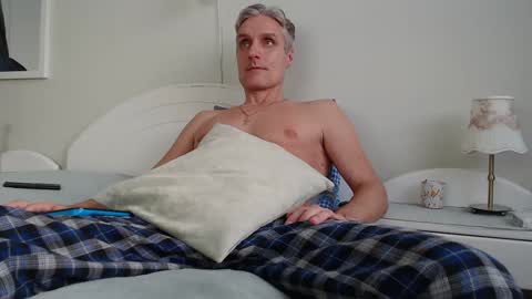 Daniel Bisexual uncut 20cm online show from 02-16-25, 02:54