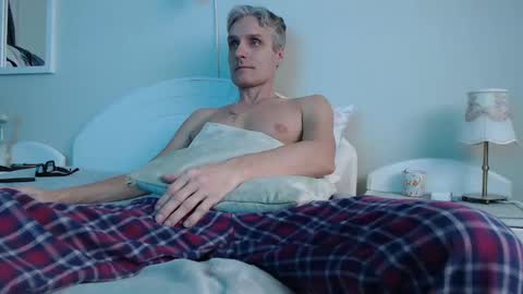 Daniel Bisexual uncut 20cm online show from 03-01-25, 03:05