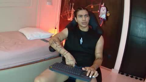 toji lee online show from 10-30-25, 02:57