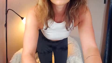 Snapshot of tokens_are_sexy chatting on 11-17-25, 04:51 tokens_are_sexy online show from 11-17-25, 04:51