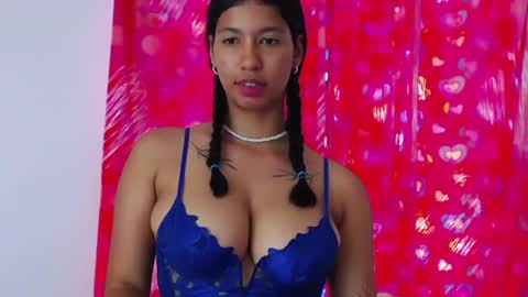 Snapshot of tokihoney chatting on 12-16-24, 06:05 Adela y juan online show from 12-16-24, 06:05