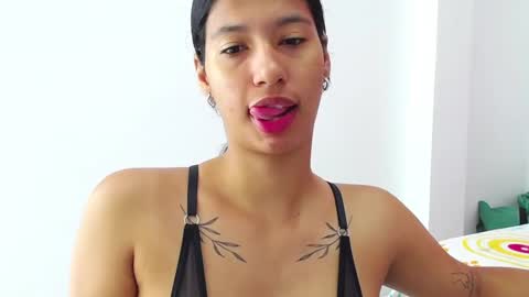 Snapshot of tokihoney chatting on 12-19-24, 02:46 Adela y juan online show from 12-19-24, 02:46