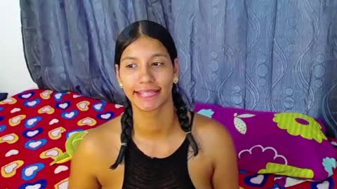 Snapshot of tokihoney chatting on 05-20-26, 09:43 Adela y juan online show from 05-20-26, 09:43