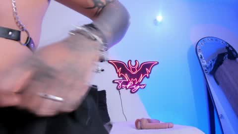   Independent model online show from 01-21-25, 03:26