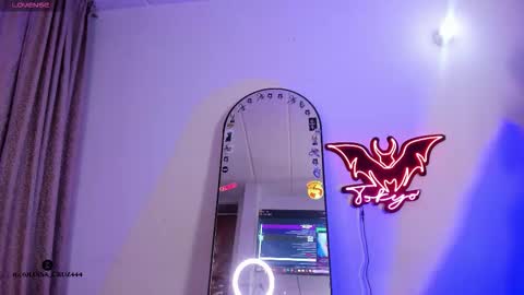   Independent model online show from 10-05-25, 11:46