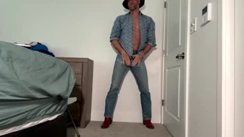 Snapshot of tokyodude12 chatting on 11-24-25, 06:29 The Beekeeper online show from 11-24-25, 06:29