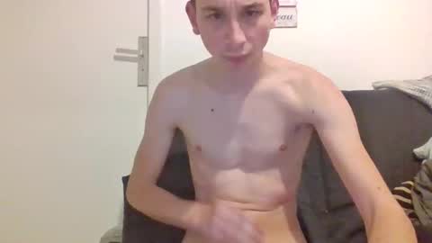 Snapshot of tom13474745 chatting on 03-06-26, 09:22 Tom online show from 03-06-26, 09:22