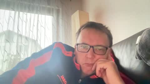 Snapshot of tom6644 chatting on 12-13-24, 09:46 Tom online show from 12-13-24, 09:46