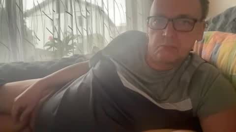 Snapshot of tom6644 chatting on 10-17-25, 02:52 Tom online show from 10-17-25, 02:52